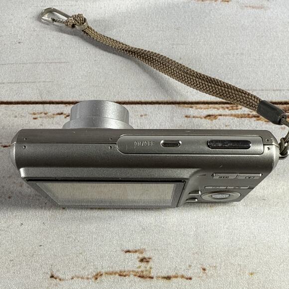 Casio EXILIM EX-Z70 7.2MP Compact Digital Camera W/Charger & Battery - Picture 4 of 5